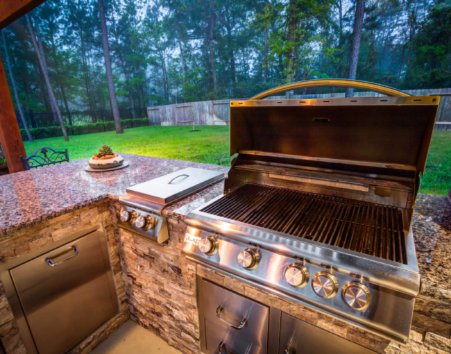 https://creekstoneoutdoors.com/wp-content/uploads/2021/01/Creekstone-outdoor-kitchen-grill-side-angle-1024x679-1-650x510.png