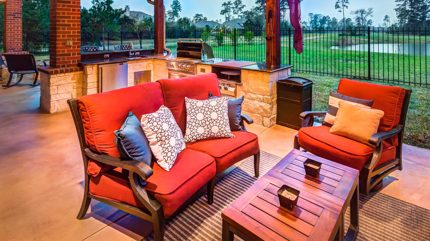 houston_outdoor_living_room_and_kitchen